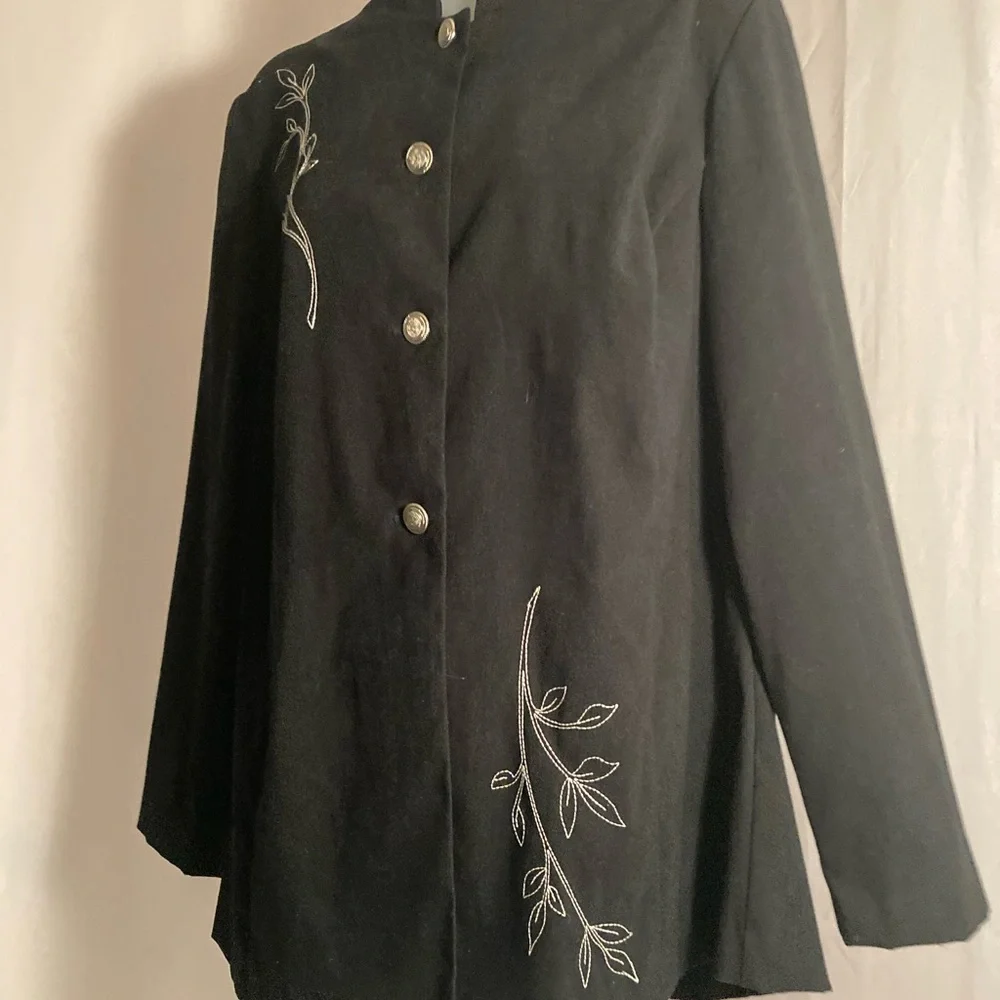 Helene blake embroidered top button down 14 w